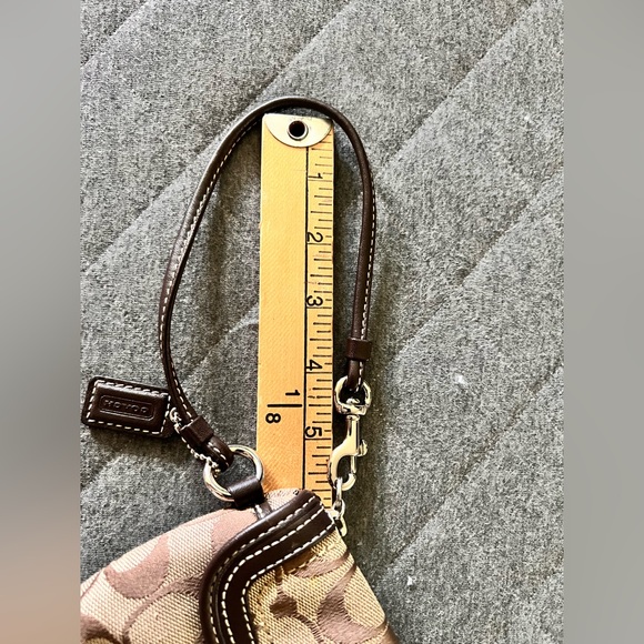 COACH VTG 90s Legacy Signature Turn Lock Brown Wristlet - Picture 10 of 10